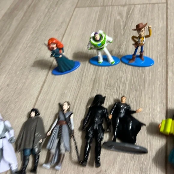 Approx. 30 Used Action & Other Figurines in Good Condition. See Pix. - Picture 10 of 14